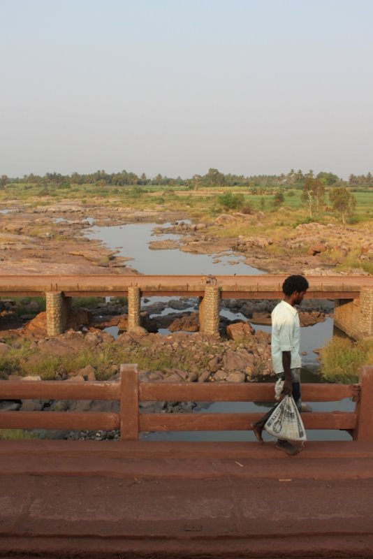 The bridge to Hospet.